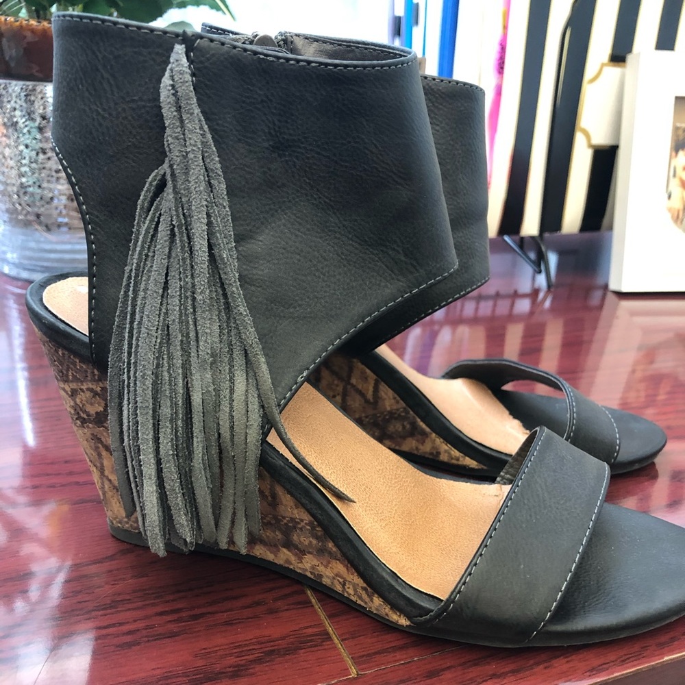 Mint condition fringed wedges
